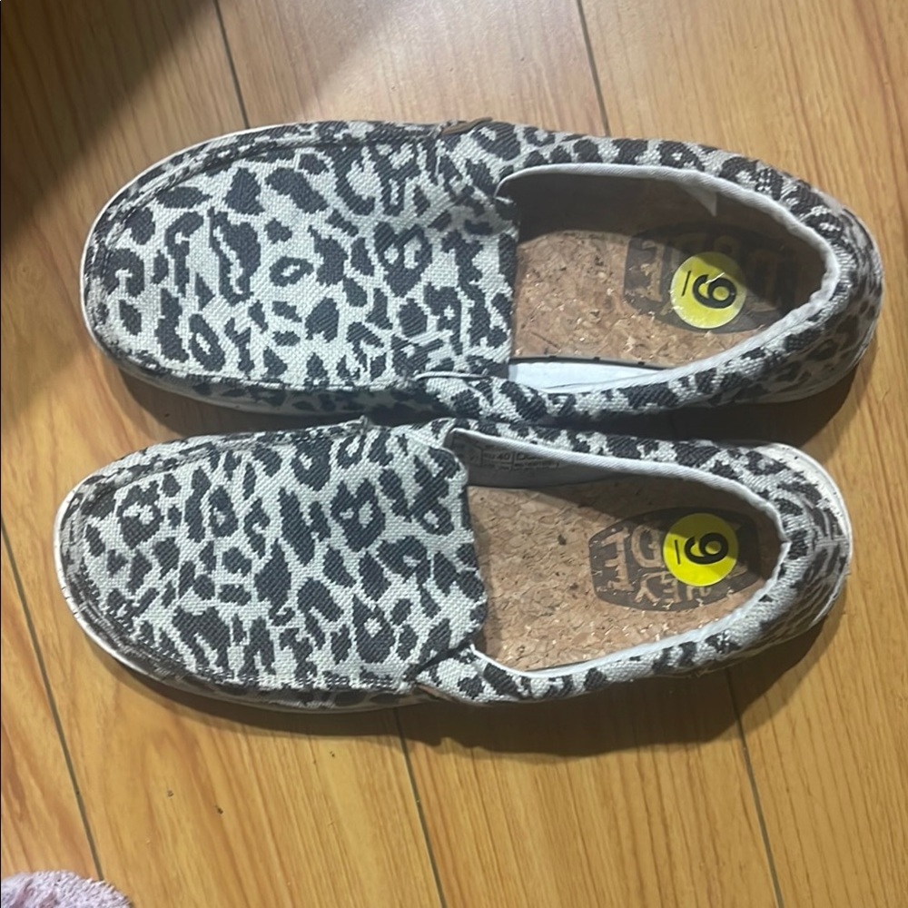 Woman Leopard Print Slip-On Shoes